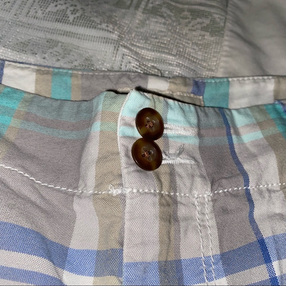 Old Navy Plaid shorts women’s size 8 - Picture 2 of 4